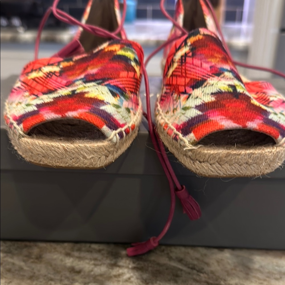 ๐ธ Cynthia Vincent Farie Ikat-Print D'Orsay Espadrille Sandals (Size 7.5) ๐ธ - Picture 4 of 8